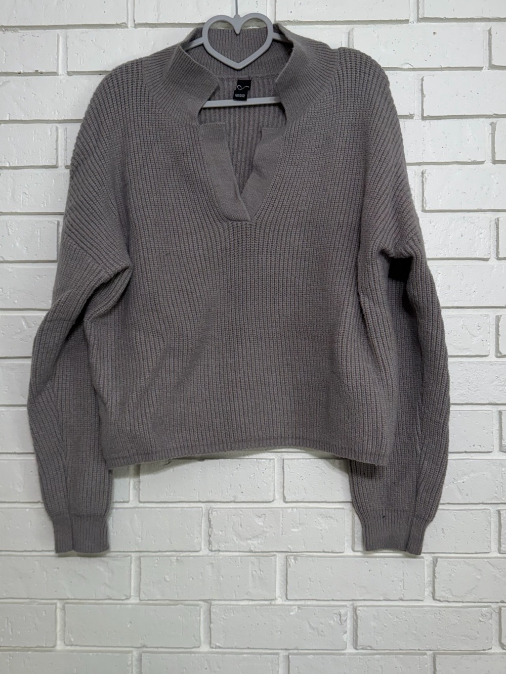 Windsor Gray Choker Neck Cutout Chunky Knit Sweater Women’s Medium